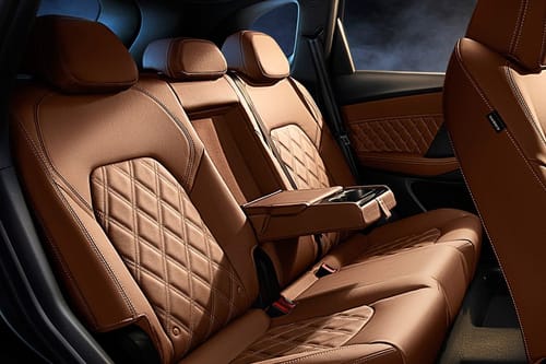 بورجوارد بي إكس 7 تي إس Rear Seats