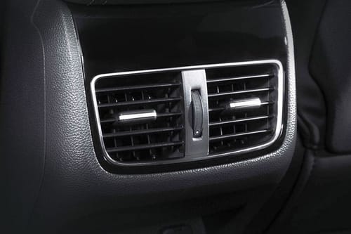 D60 Rear AC Controls