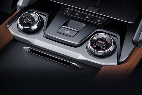 Center Controls of Maxus D90 Max