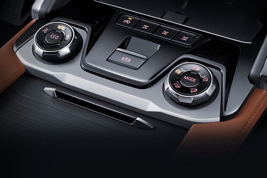 Center Controls of Maxus D90 Max