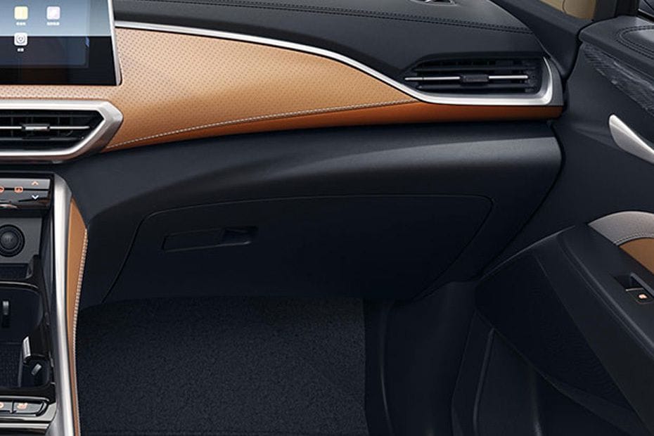 Maxus G50 Plus Glove Box