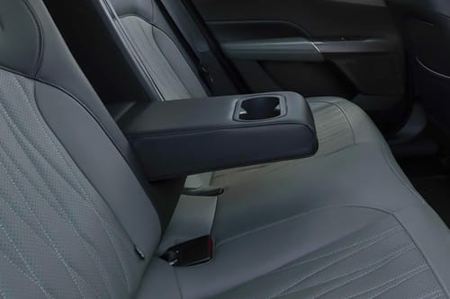 ايدو بلس Armrest Rear