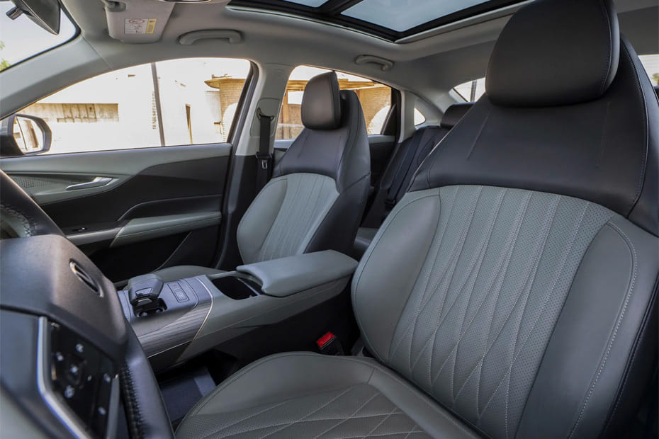 ايدو بلس Front Seats