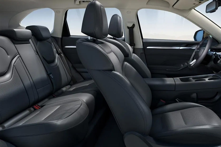 Haval H6 Front And Rear Seats Together