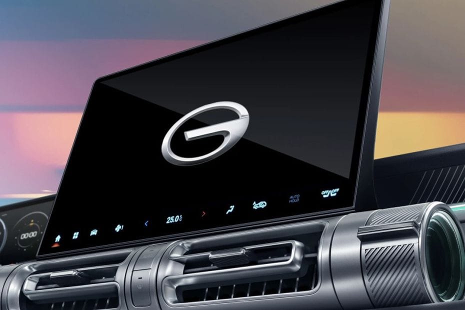 إم كو touch screen