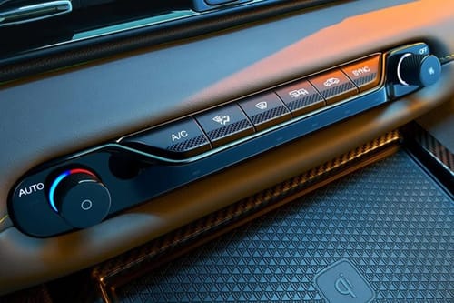 Front AC Controls of جي أي سي إم باور