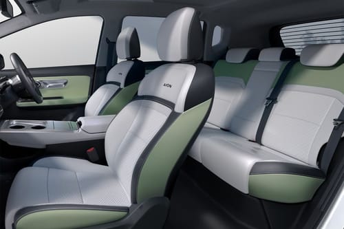 جي أي سي آيون واي Front And Rear Seats Together