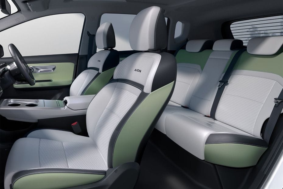جي أي سي آيون واي Front And Rear Seats Together