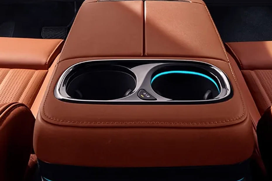 إي 9 Cup Holders