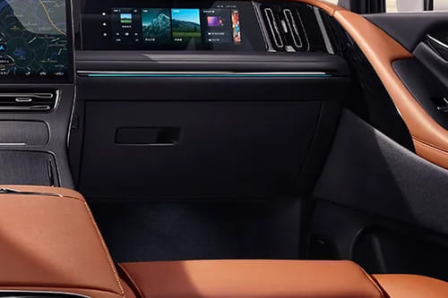 جي أي سي إي 9 Glove Box