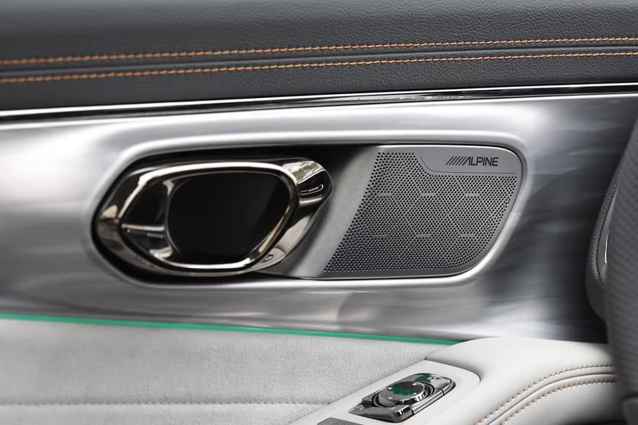 door handle interior of جي أي سي جي إس 8 ترافيلر