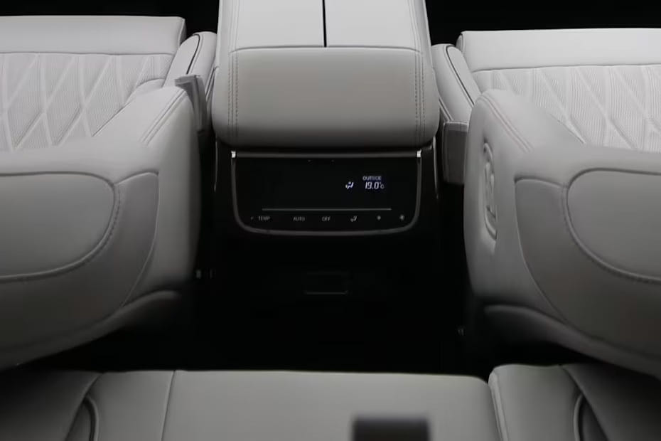GS8 Traveller Rear AC Controls
