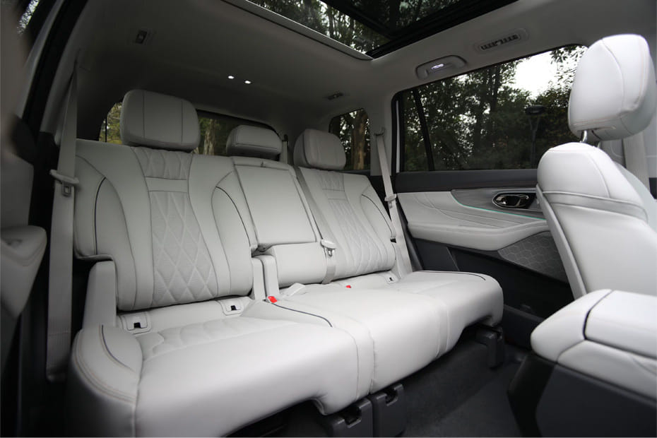 جي أي سي جي إس 8 ترافيلر Rear Seats