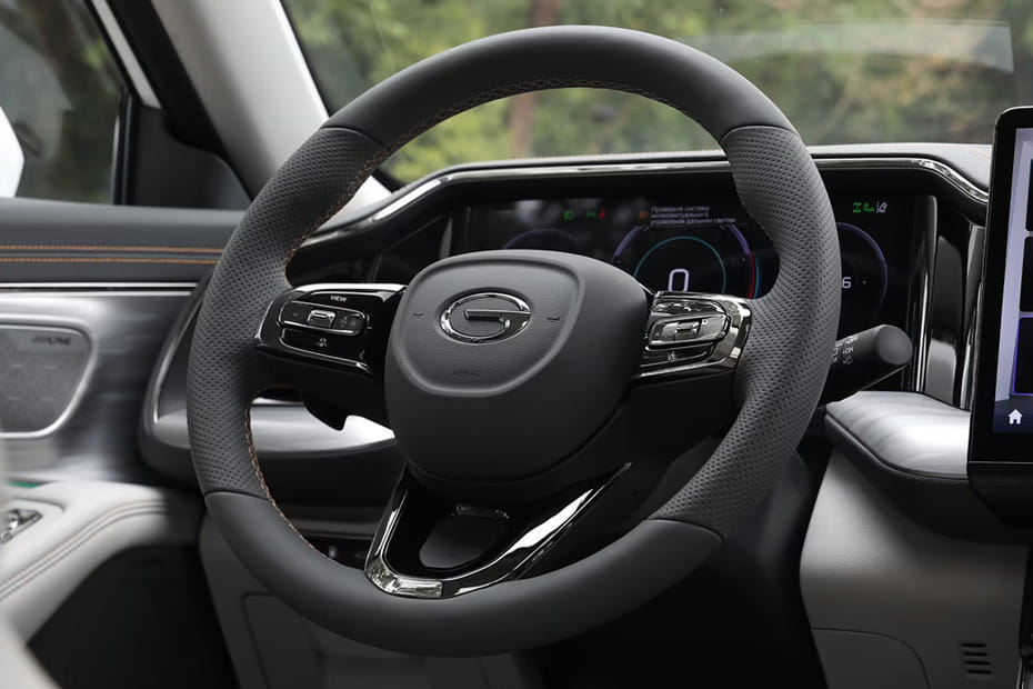 جي أي سي جي إس 8 ترافيلر Steering Wheel