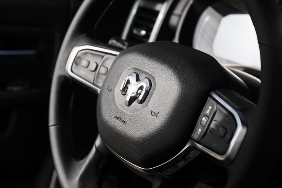 رام 2500 (2026) Multi Function Steering