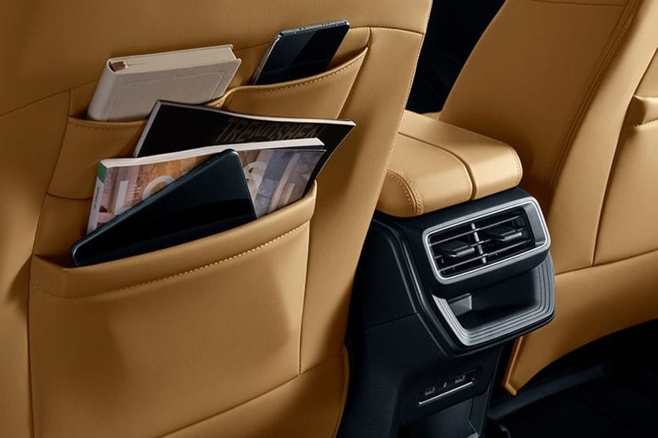 أوكافانجو Rear AC Controls