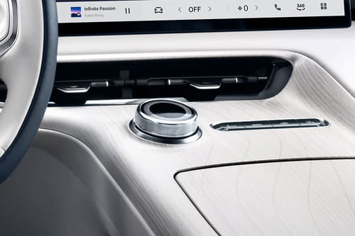 Center Controls of جيلي جالاكسي E5