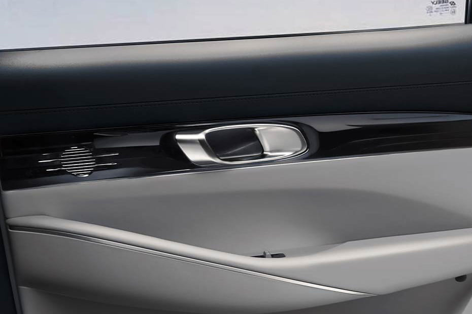 door handle interior of Geely Galaxy E5