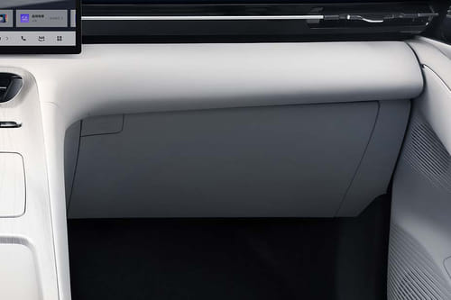 جيلي جالاكسي E5 Glove Box