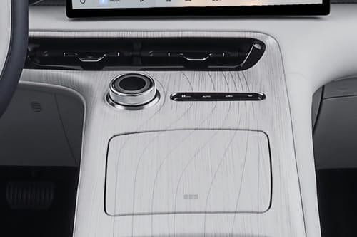 Center Controls of جيلي إي إكس ٥