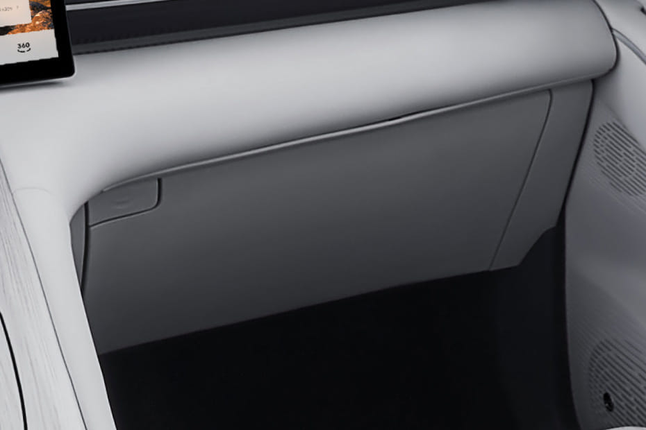 جيلي إي إكس ٥ Glove Box