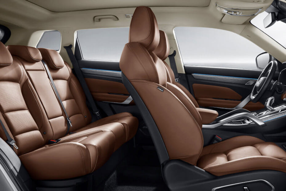 جيلي أزكارا Front And Rear Seats Together