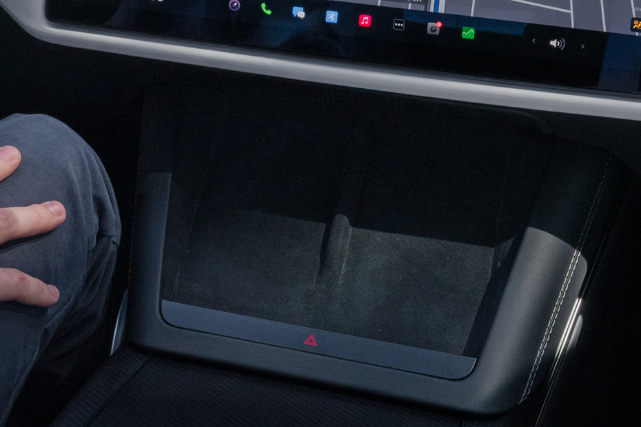 Power Accessories Outlet View of تيسلا موديل إكس