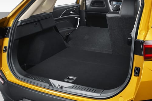 Folding Seats of بيستون تي 77 برو