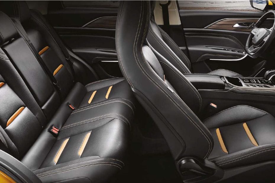 بيستون تي 77 برو Front And Rear Seats Together