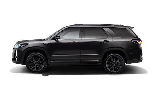 أسود بالكامل