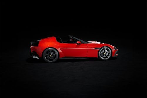 12 Cilindri  Spider Medium Angle Front View