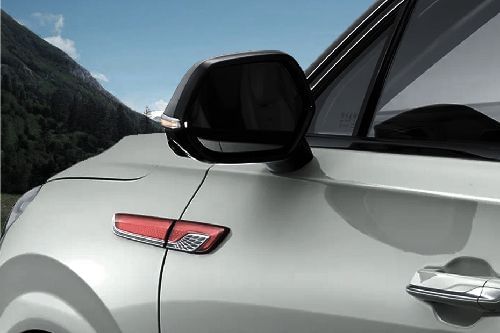 Hongqi HS3 Drivers Side Mirror Rear Angle