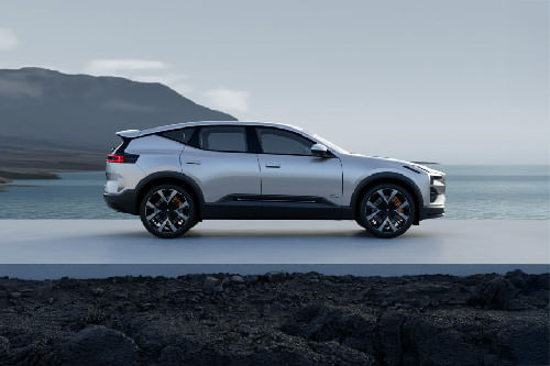 ٣ Medium Angle Front View