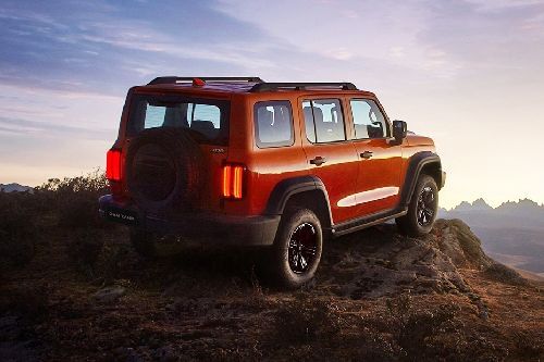 Rear Cross Side View of تانك 300