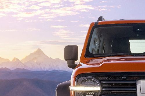 تانك 300 Right Corner Front View