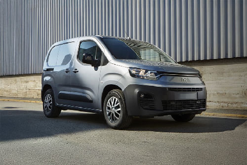 فيات دوبلو Front Medium View