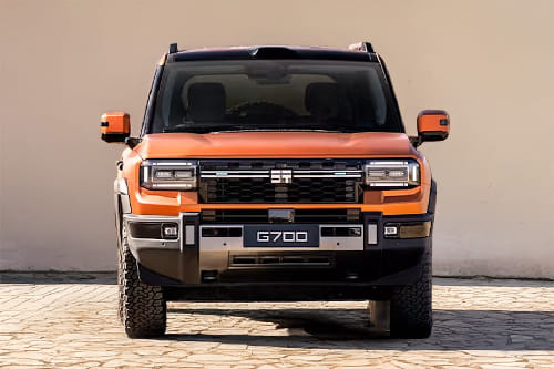 Full Front View of جي 700