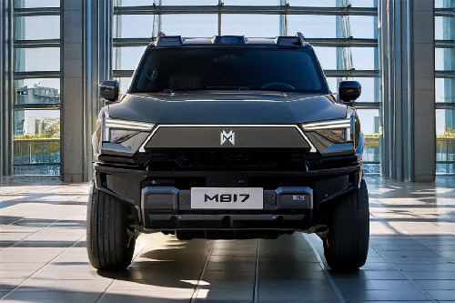 Full Front View of واريور M817