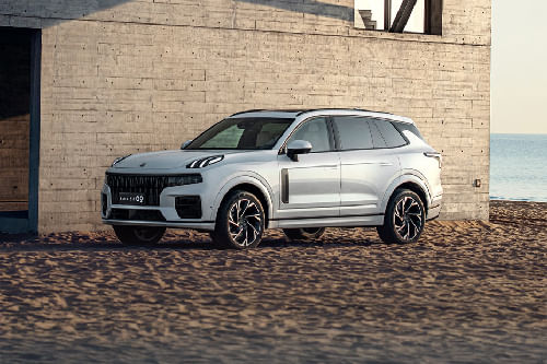 LYNK&CO 09 Front Side View