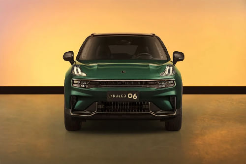 Full Front View of 06