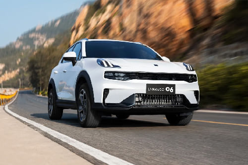 06 Medium Angle Front View