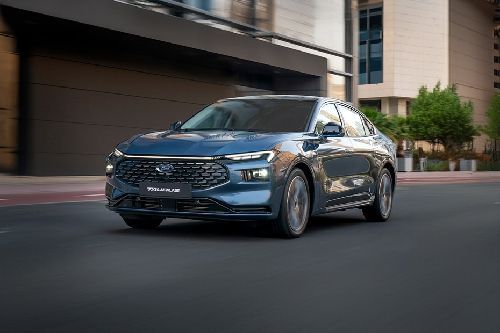 Ford Taurus  Front Cross Side View