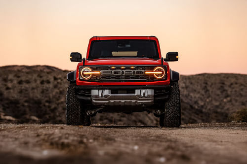 Full Front View of برونكو رابتر