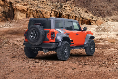 برونكو رابتر Rear angle view