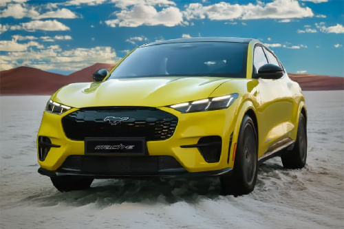 فورد  موستانج ماك-إي Front angle low view