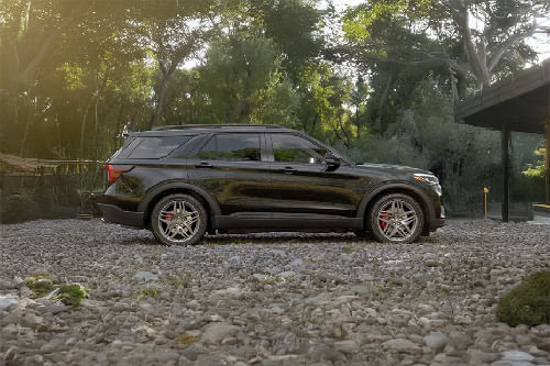 إكسبلورر إس تي Medium Angle Front View