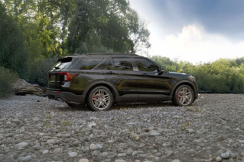 إكسبلورر إس تي Rear Medium Side View