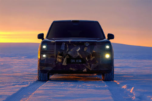 Full Front View of ٩ إكس