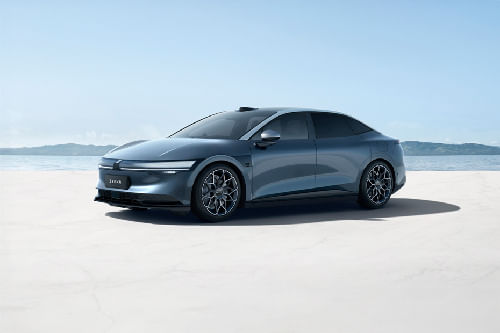 ZEEKR  007 Front angle low view