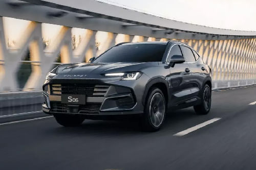 سوإست S06 Front Side View